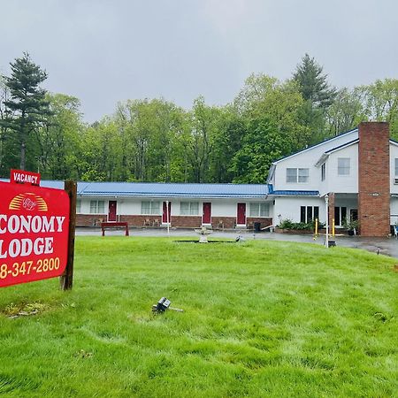 Economy Lodge 682 Main St Sturbridge Bagian luar foto