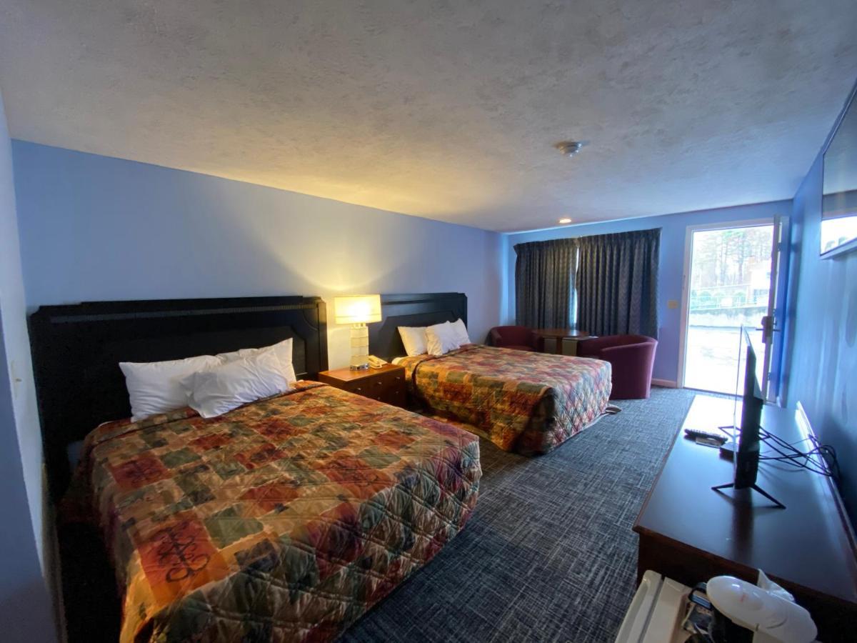 Economy Lodge 682 Main St Sturbridge Bagian luar foto