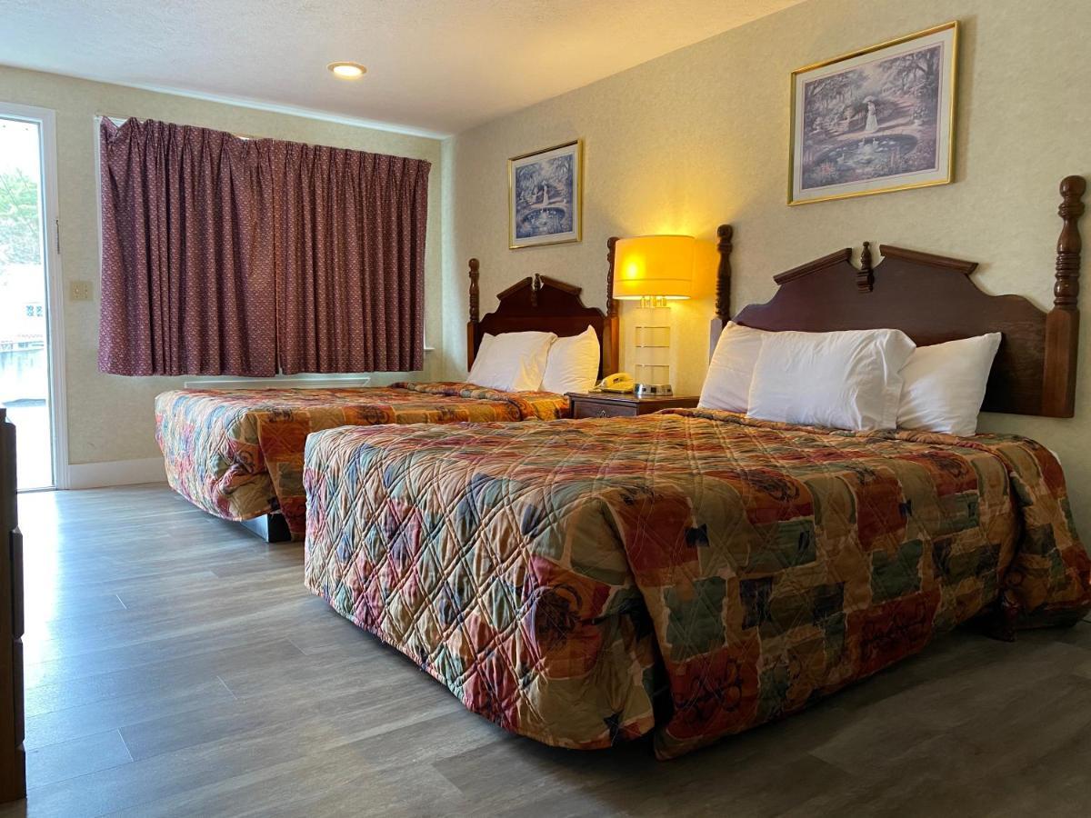 Economy Lodge 682 Main St Sturbridge Bagian luar foto