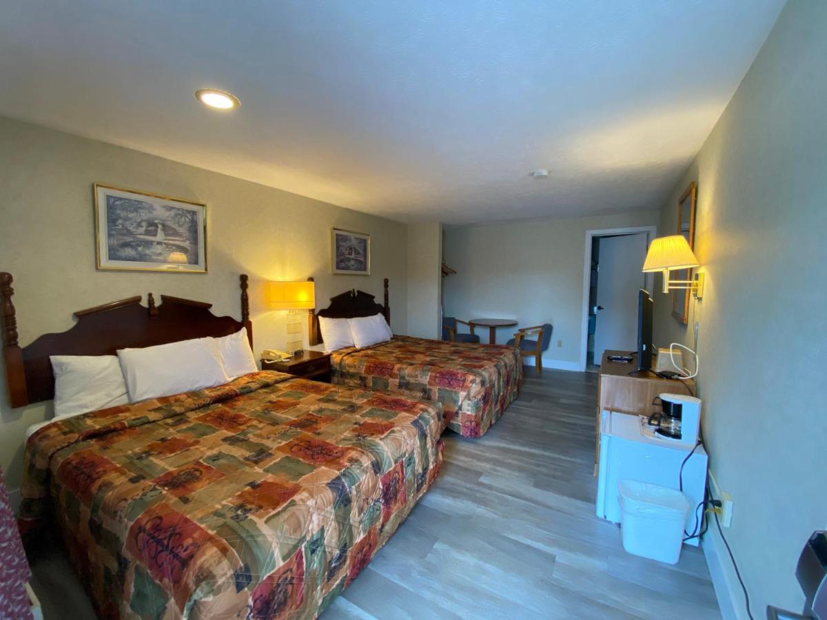 Economy Lodge 682 Main St Sturbridge Bagian luar foto