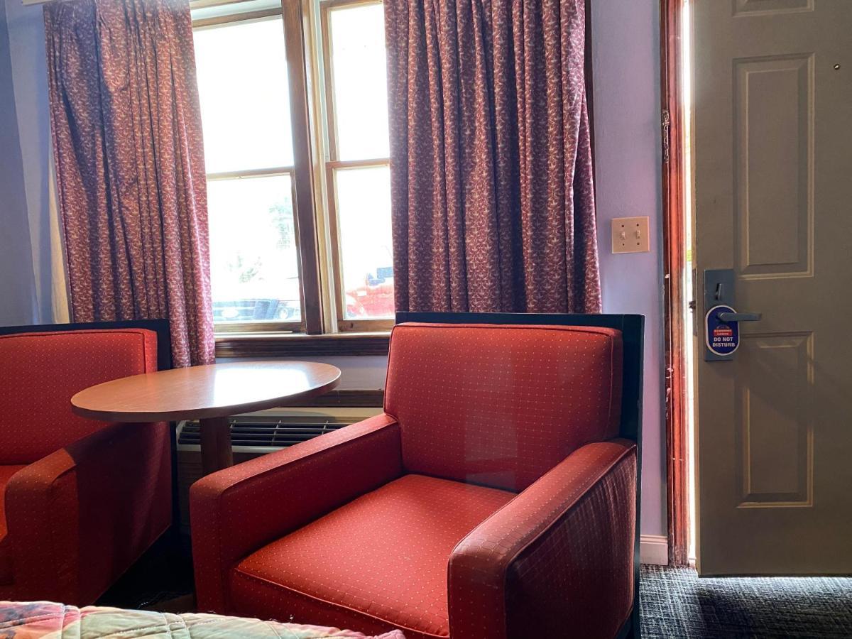 Economy Lodge 682 Main St Sturbridge Bagian luar foto
