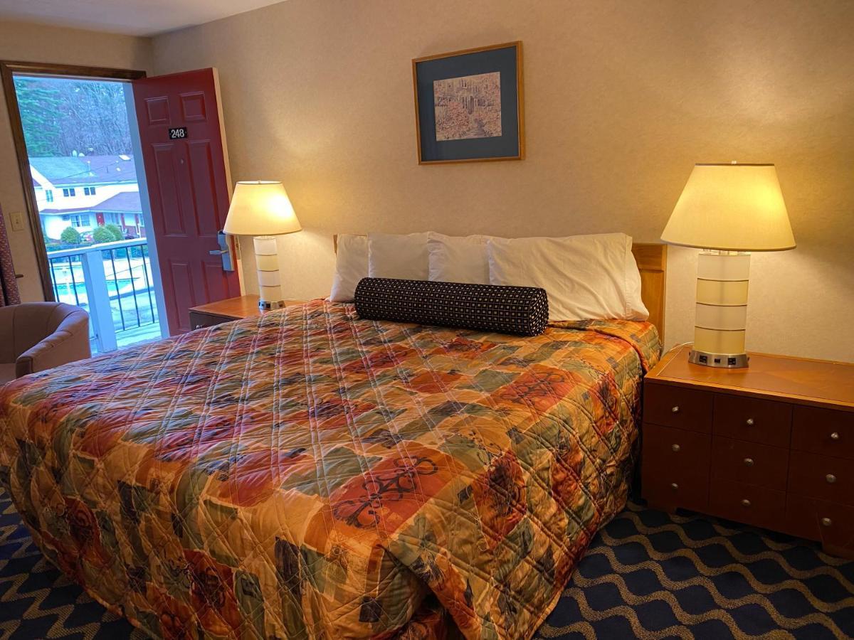 Economy Lodge 682 Main St Sturbridge Bagian luar foto