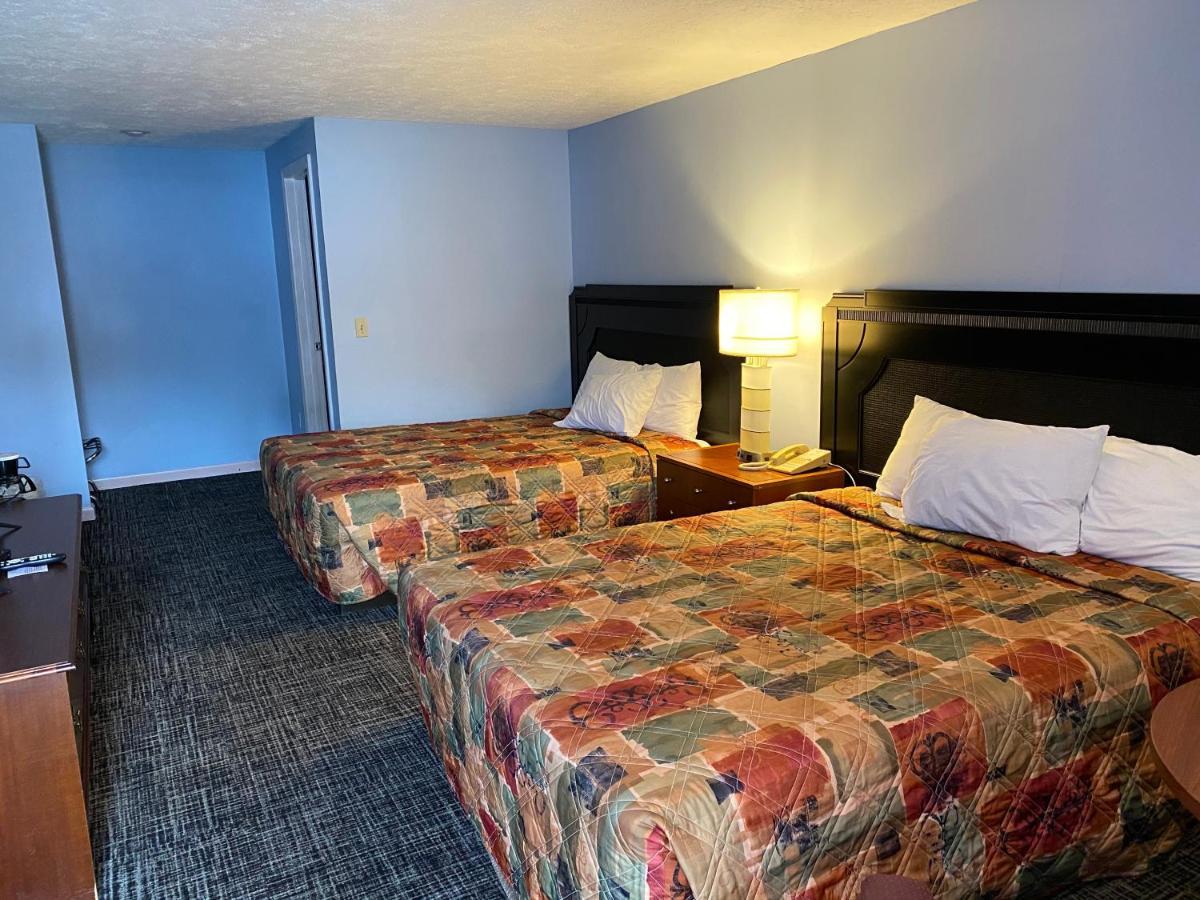 Economy Lodge 682 Main St Sturbridge Bagian luar foto