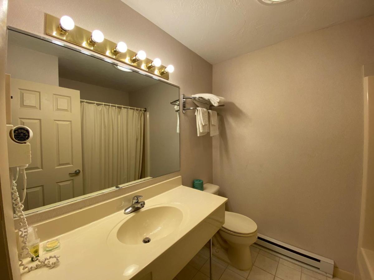 Economy Lodge 682 Main St Sturbridge Bagian luar foto