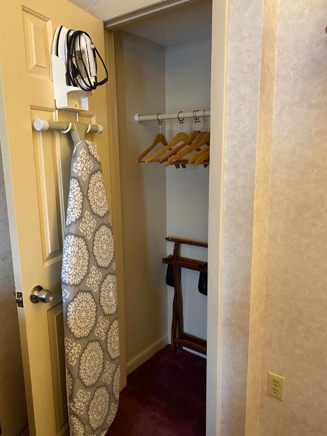 Economy Lodge 682 Main St Sturbridge Bagian luar foto
