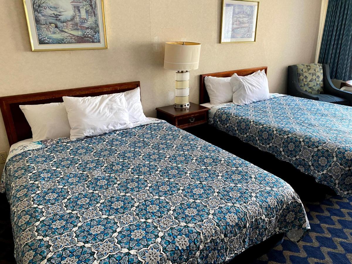 Economy Lodge 682 Main St Sturbridge Bagian luar foto