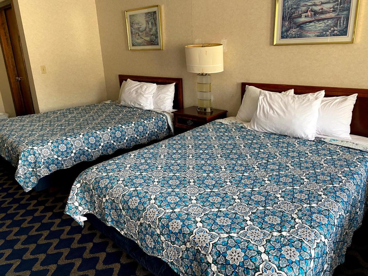 Economy Lodge 682 Main St Sturbridge Bagian luar foto