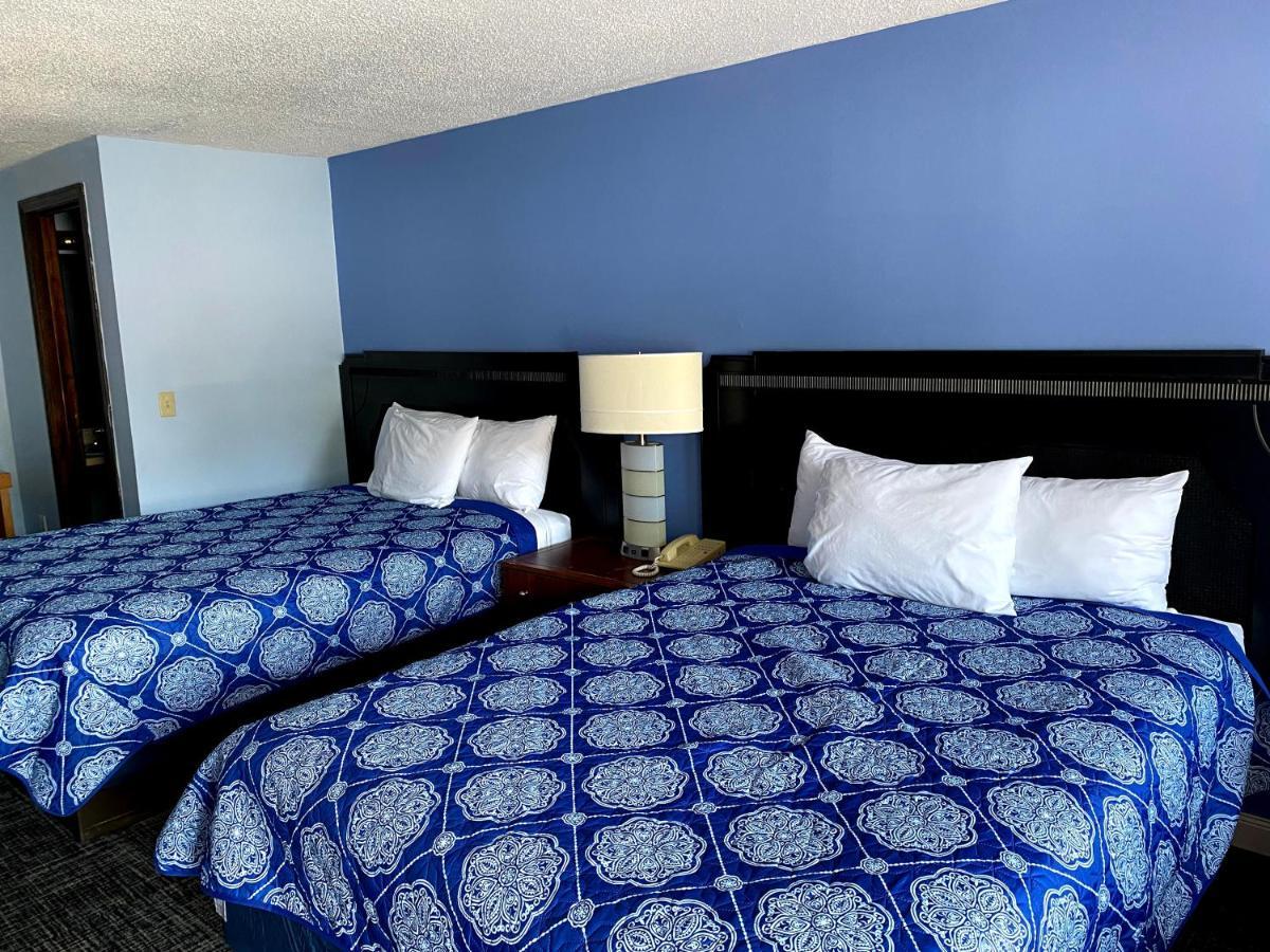 Economy Lodge 682 Main St Sturbridge Bagian luar foto