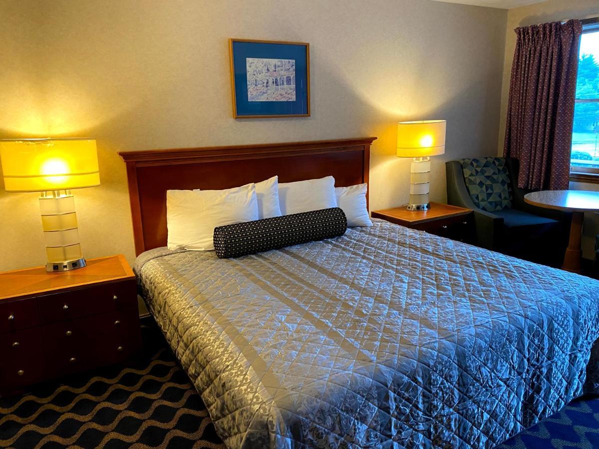 Economy Lodge 682 Main St Sturbridge Bagian luar foto
