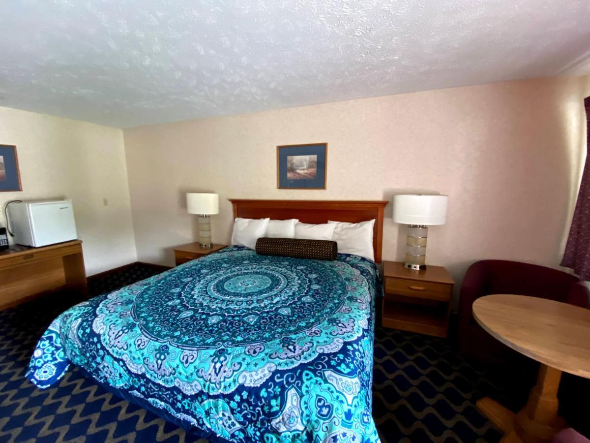 Economy Lodge 682 Main St Sturbridge Bagian luar foto