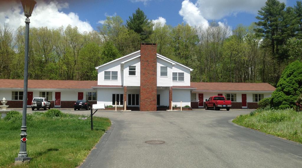 Economy Lodge 682 Main St Sturbridge Bagian luar foto