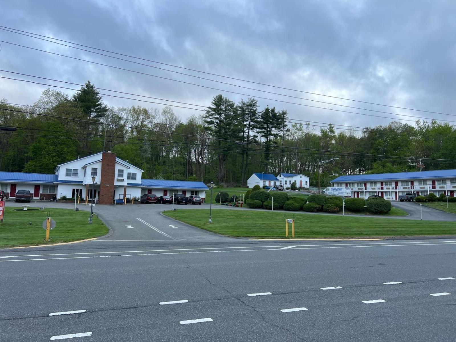 Economy Lodge 682 Main St Sturbridge Bagian luar foto