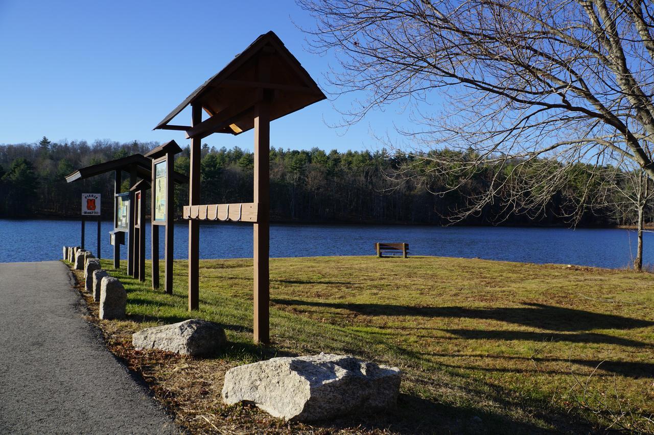 Economy Lodge 682 Main St Sturbridge Bagian luar foto