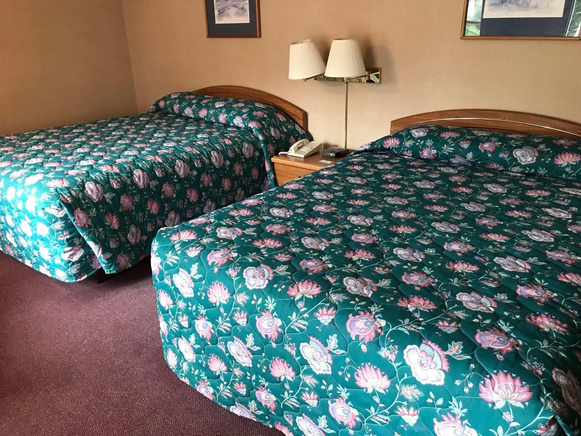 Economy Lodge 682 Main St Sturbridge Bagian luar foto