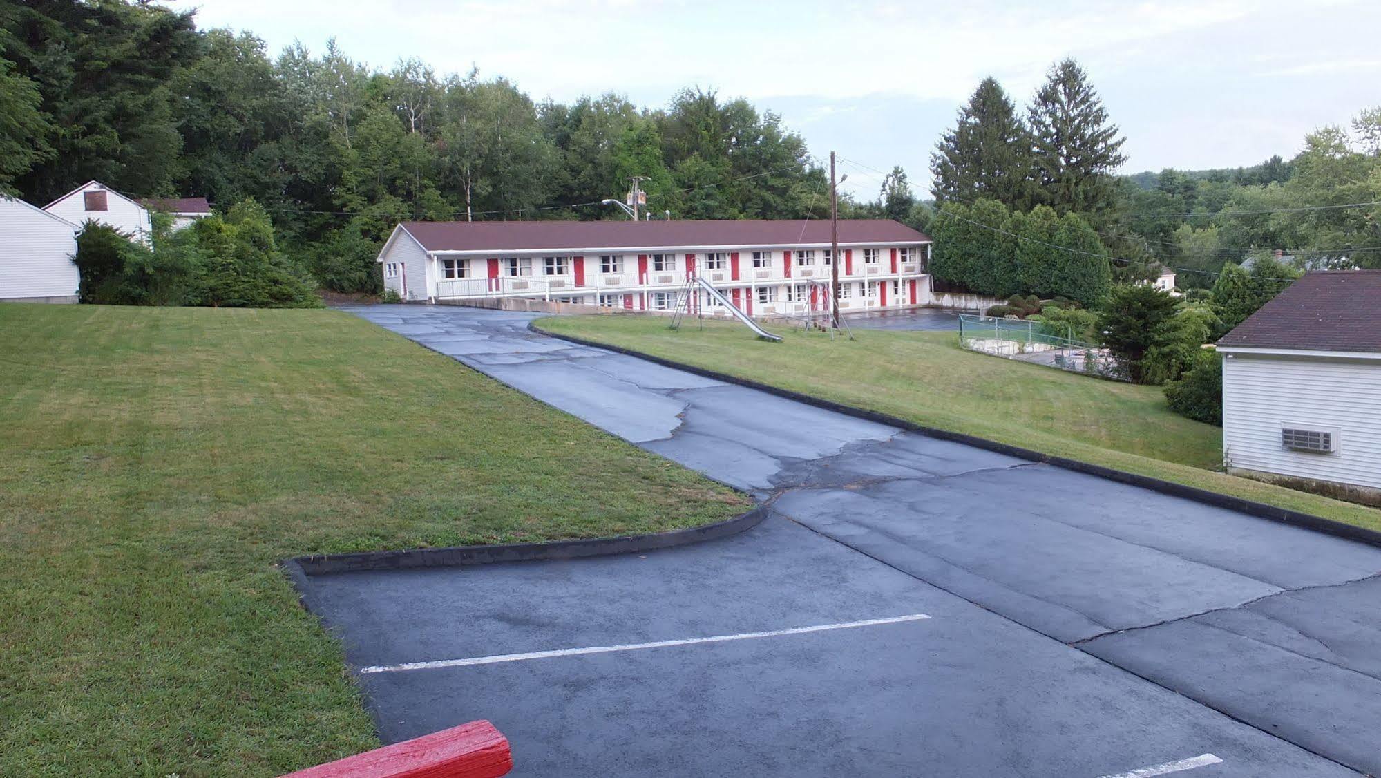 Economy Lodge 682 Main St Sturbridge Bagian luar foto