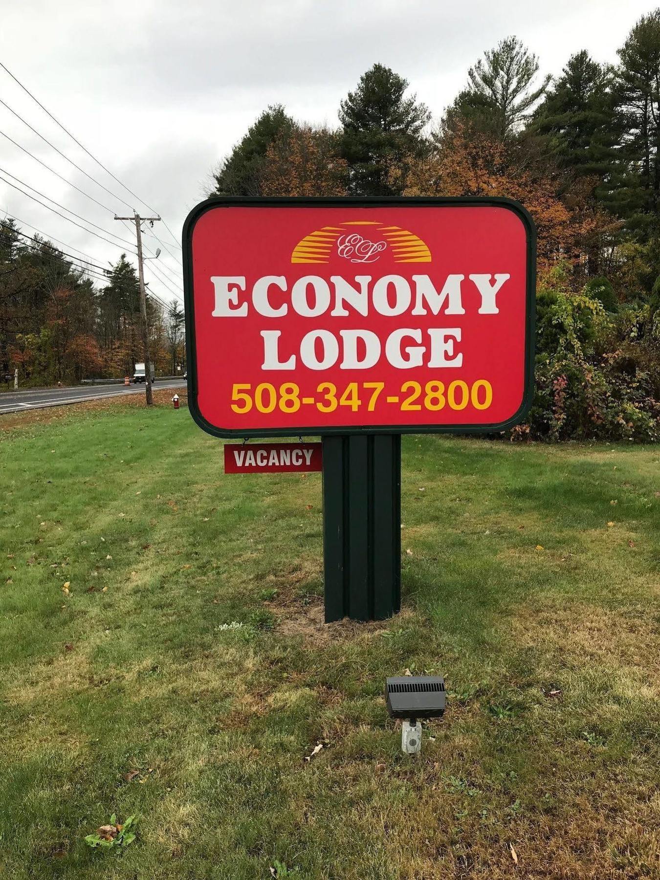 Economy Lodge 682 Main St Sturbridge Bagian luar foto